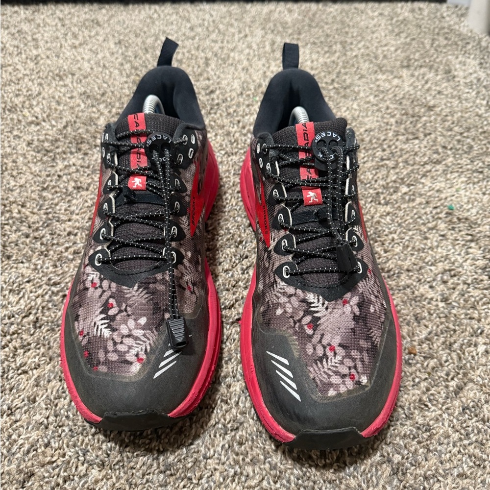 Brooks cascadia 16 Black and Red Athletic Shoes - Picture 3 of 9